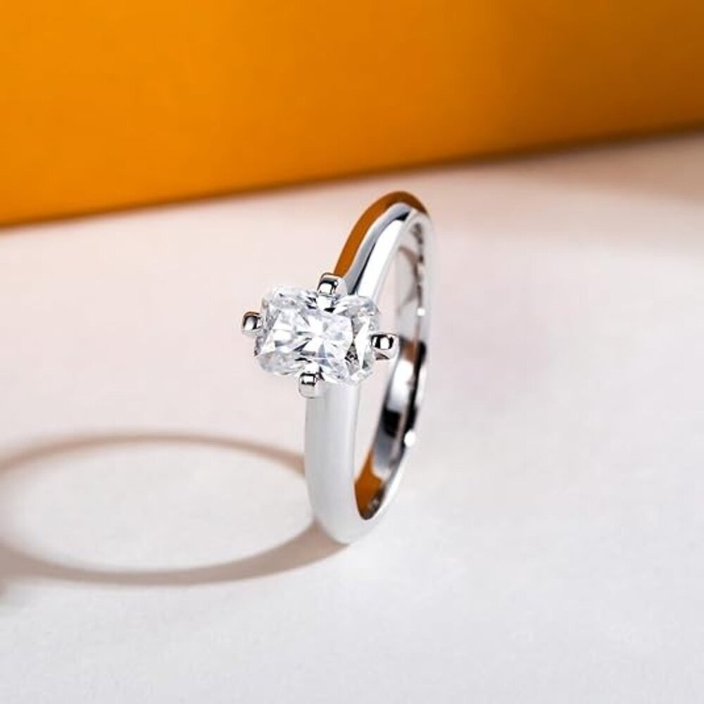 1.0cttw Radiant Cut Moissanite D Color VVS1 Clarity Silver Wedding Ring
